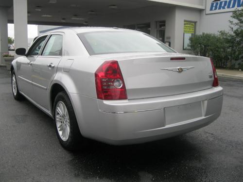 Chrysler 300 2010 photo 1