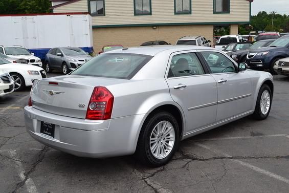 Chrysler 300 2010 photo 3