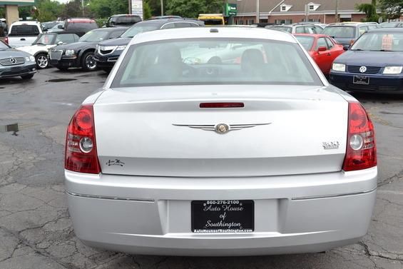 Chrysler 300 2010 photo 4
