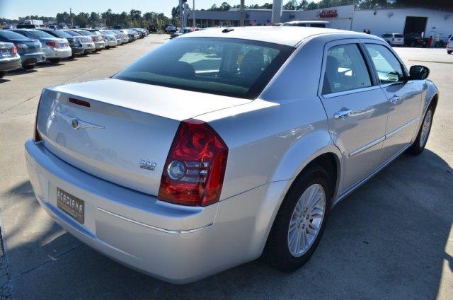 Chrysler 300 2010 photo 4