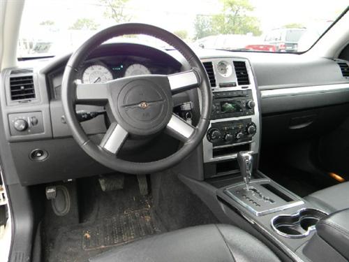 Chrysler 300 2010 photo 1