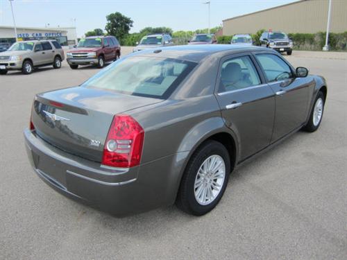 Chrysler 300 EX GAS Saverlooks Greathybrid Hatchback Other
