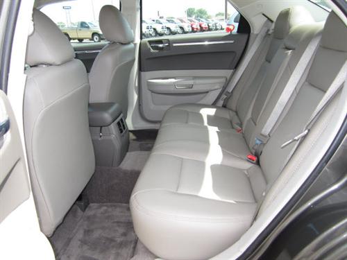 Chrysler 300 2010 photo 1