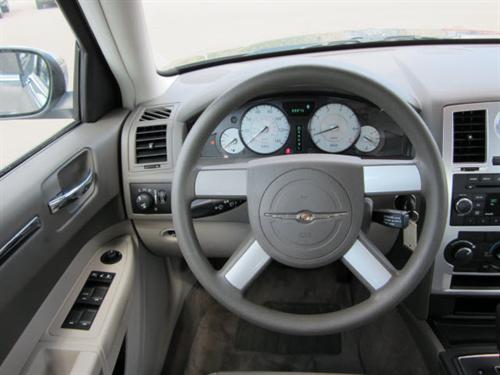 Chrysler 300 2010 photo 2