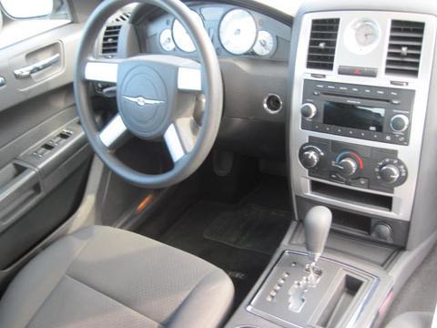 Chrysler 300 2010 photo 1