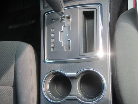 Chrysler 300 2010 photo 2