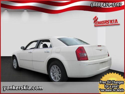 Chrysler 300 2010 photo 2