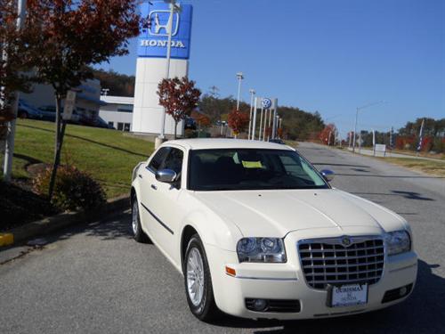 Chrysler 300 2010 photo 2