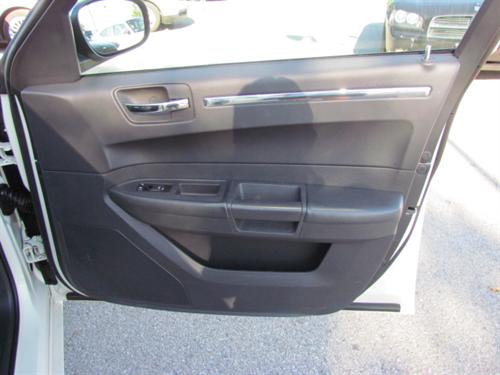 Chrysler 300 2010 photo 3