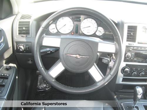 Chrysler 300 2010 photo 2