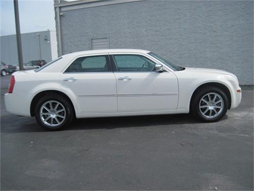 Chrysler 300 2010 photo 1