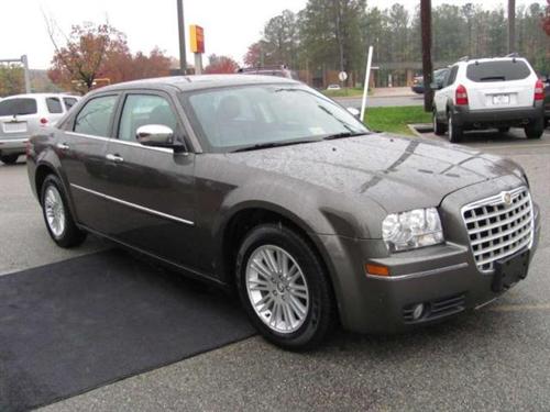 Chrysler 300 2010 photo 2