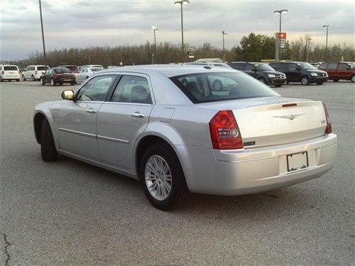 Chrysler 300 2010 photo 4