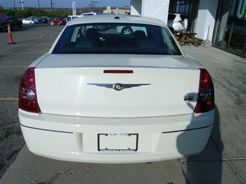Chrysler 300 2010 photo 4