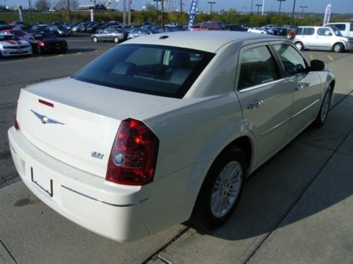 Chrysler 300 2010 photo 5