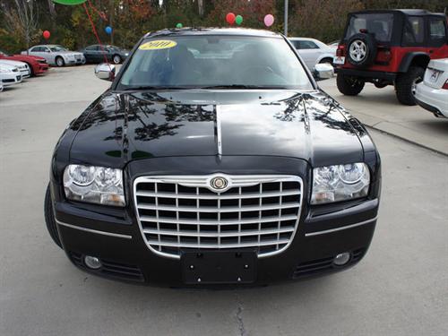 Chrysler 300 2010 photo 2