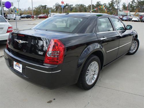 Chrysler 300 2010 photo 3