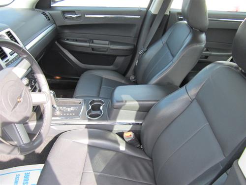 Chrysler 300 2010 photo 2