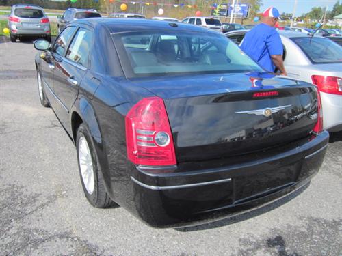 Chrysler 300 2010 photo 3