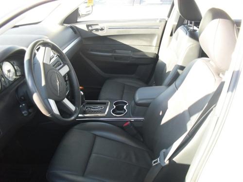 Chrysler 300 2010 photo 1