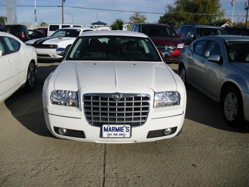 Chrysler 300 2010 photo 3