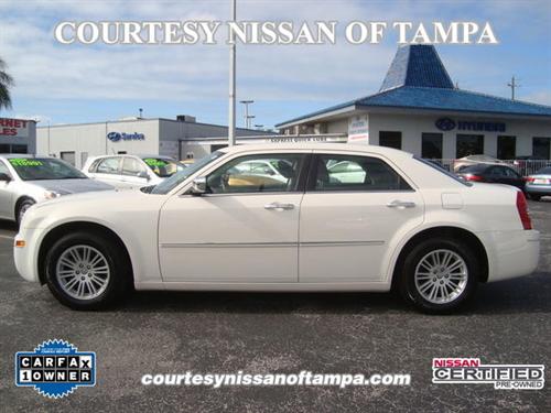 Chrysler 300 2010 photo 1