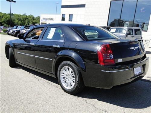 Chrysler 300 2010 photo 3