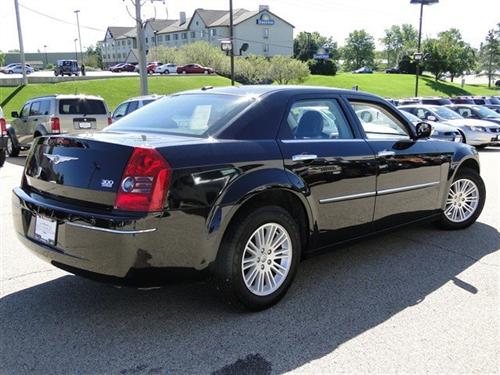 Chrysler 300 2010 photo 4