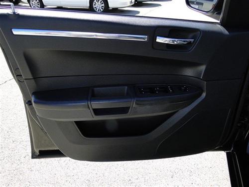 Chrysler 300 2010 photo 5