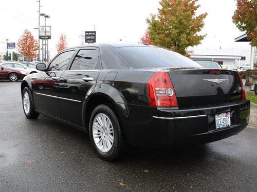 Chrysler 300 2010 photo 2
