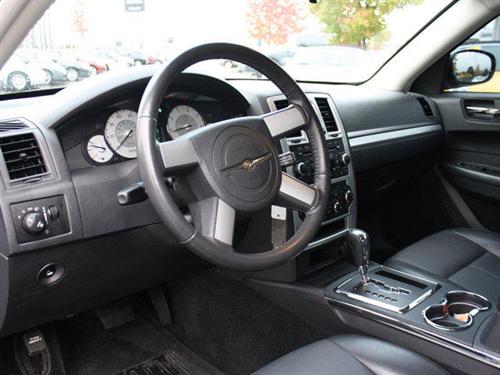 Chrysler 300 2010 photo 3