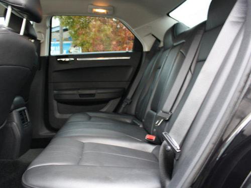 Chrysler 300 2010 photo 4