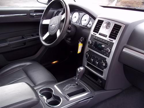 Chrysler 300 2010 photo 2