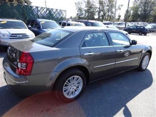 Chrysler 300 2010 photo 1