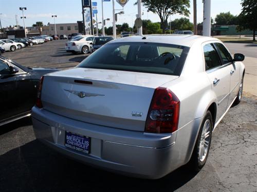 Chrysler 300 2010 photo 3