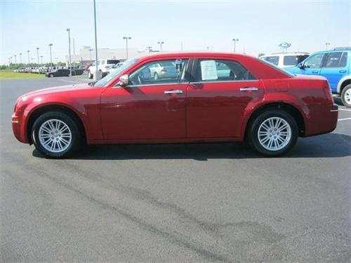 Chrysler 300 2010 photo 2