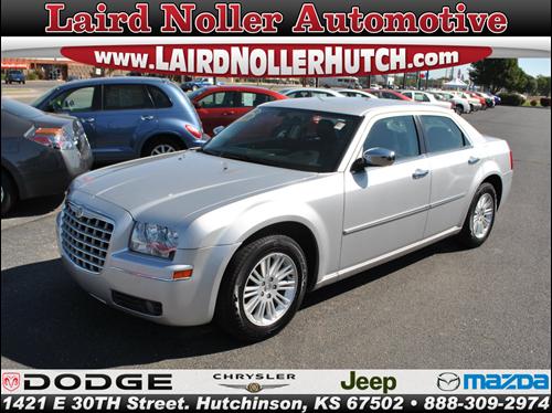 Chrysler 300 2010 photo 2