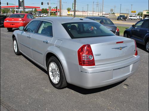 Chrysler 300 2010 photo 3