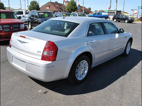 Chrysler 300 2010 photo 4
