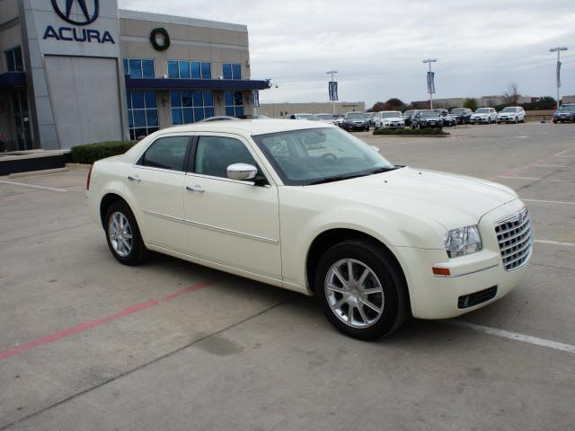 Chrysler 300 2010 photo 2