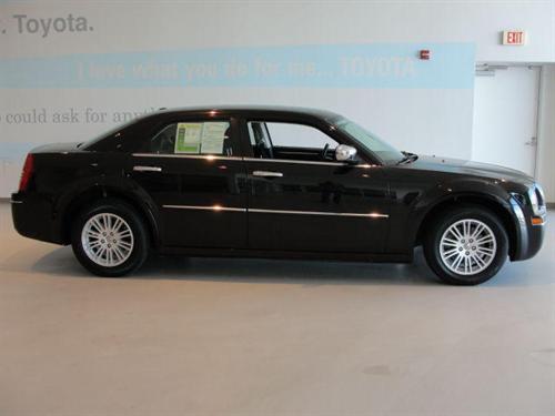 Chrysler 300 2010 photo 1