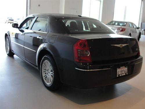 Chrysler 300 2010 photo 3