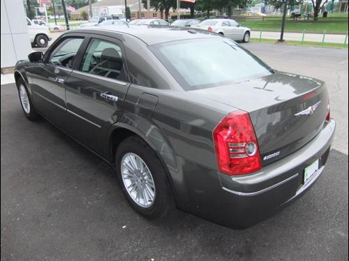 Chrysler 300 2010 photo 1