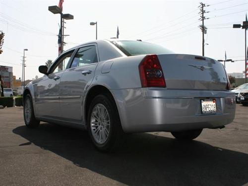 Chrysler 300 2010 photo 2