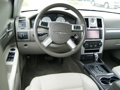 Chrysler 300 2010 photo 2
