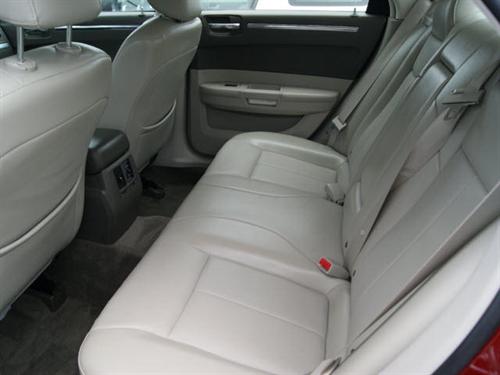 Chrysler 300 2010 photo 3