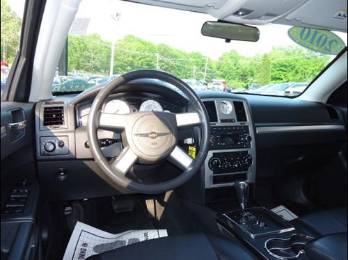Chrysler 300 2010 photo 3