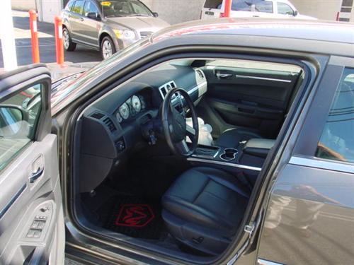 Chrysler 300 2010 photo 2