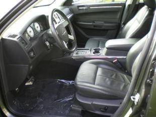 Chrysler 300 2010 photo 2