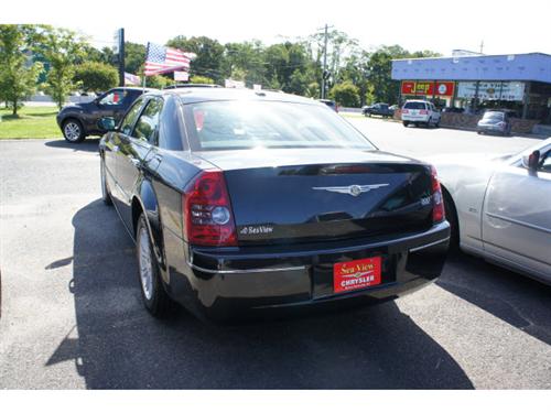 Chrysler 300 2010 photo 2